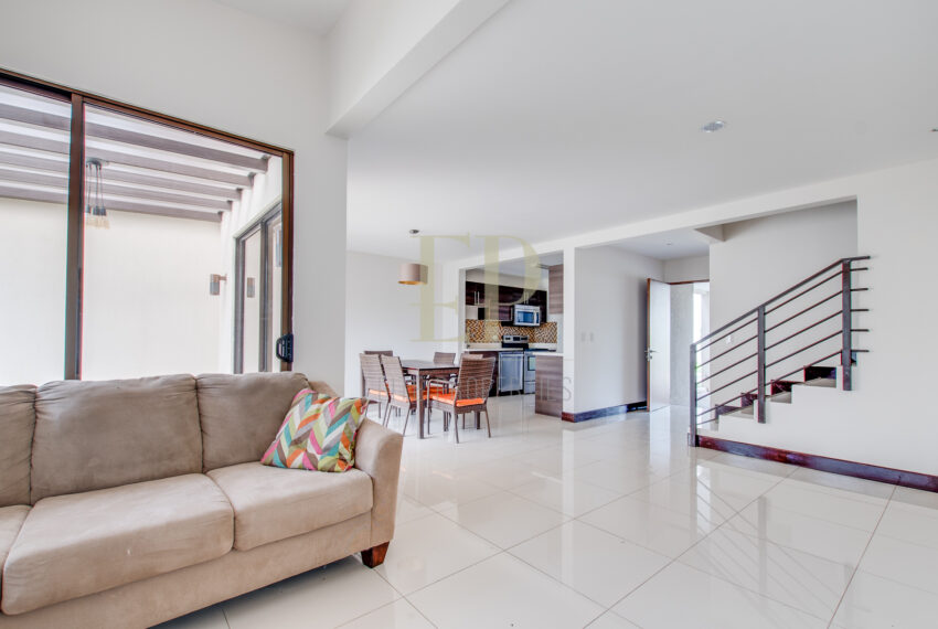 Modern house in condominium with swimming pools, gym Brasil de Santa Ana