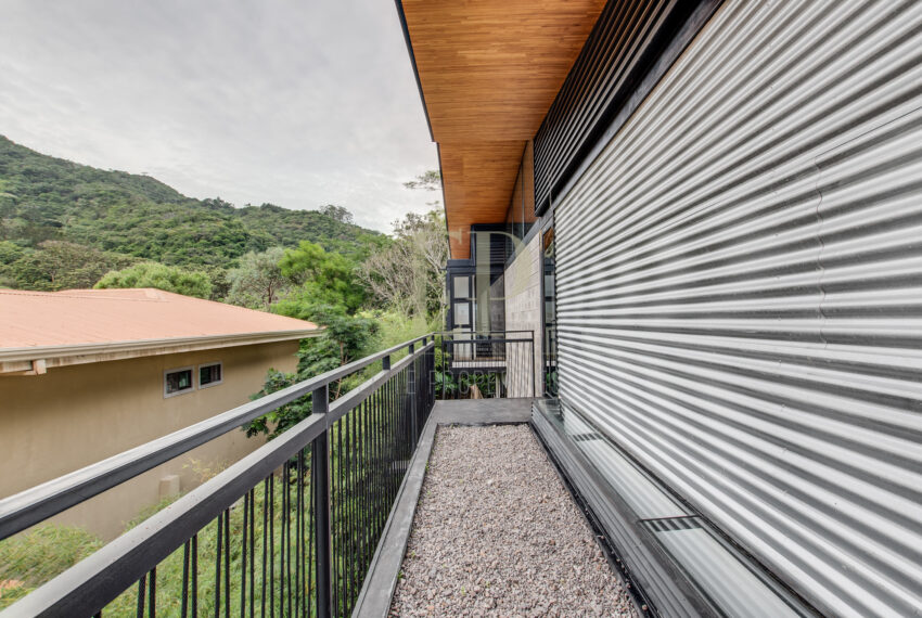 Contemporary independent home with views Santa Ana