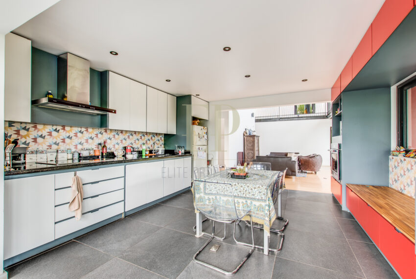 Casa independiente contemporánea con vistas a Santa Ana