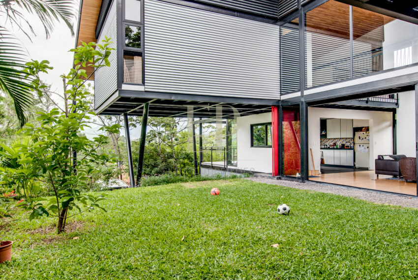 Casa independiente contemporánea con vistas a Santa Ana