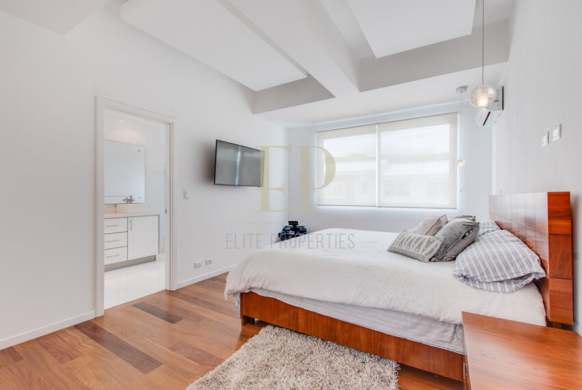 moderna casa amueblada condominio Santa Ana Rio Oro