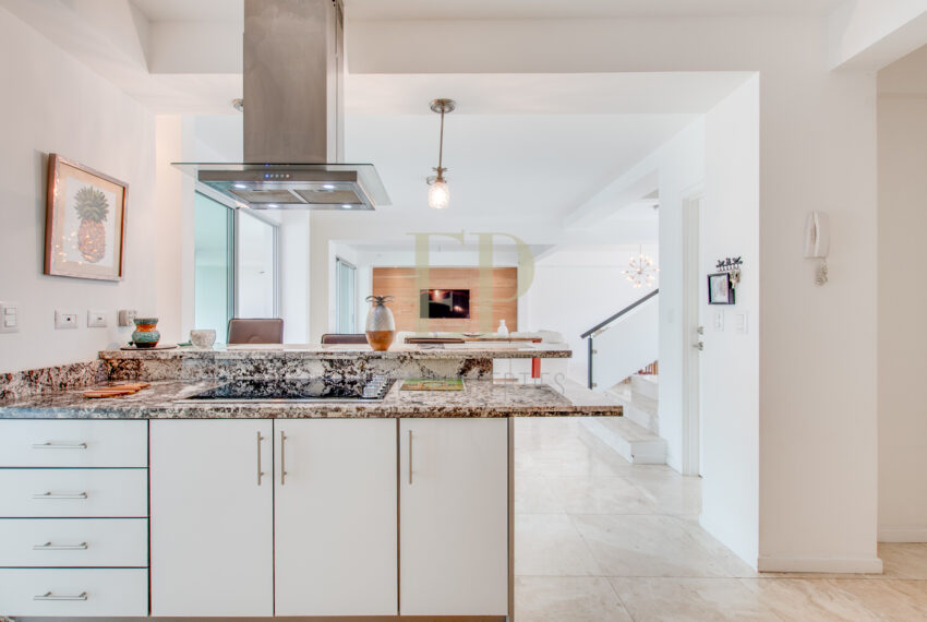 moderna casa amueblada condominio Santa Ana Rio Oro