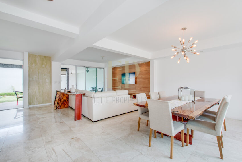 moderna casa amueblada condominio Santa Ana Rio Oro