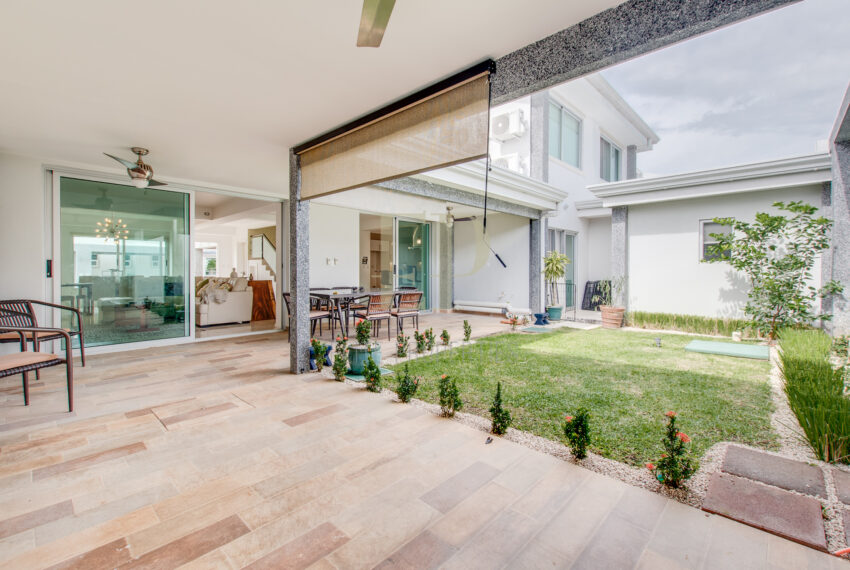 moderna casa amueblada condominio Santa Ana Rio Oro