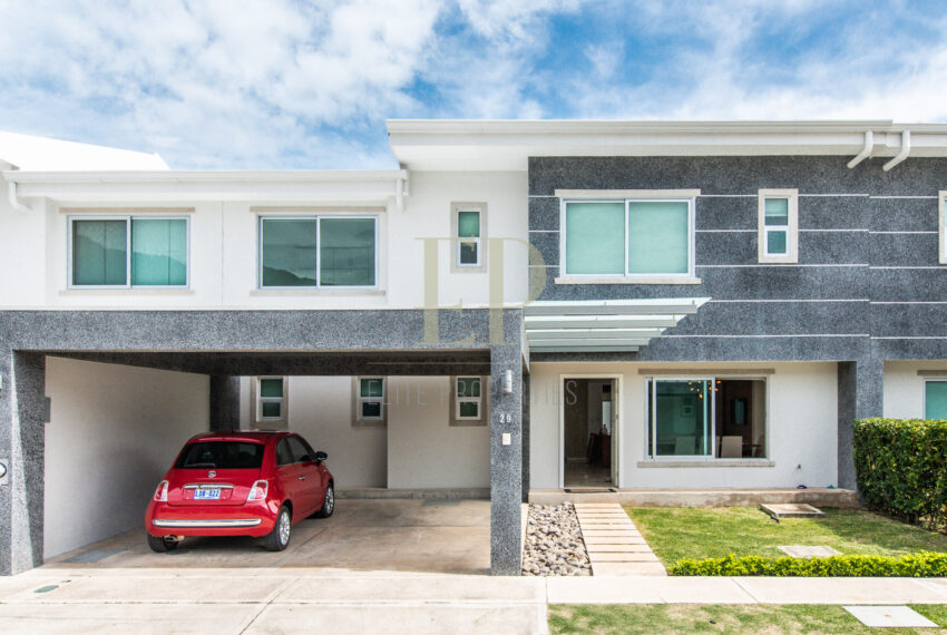 moderna casa amueblada condominio Santa Ana Rio Oro