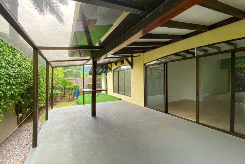 House for sale in condominium Santa Ana Lindora