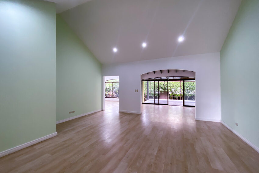 House for sale in condominium Santa Ana Lindora