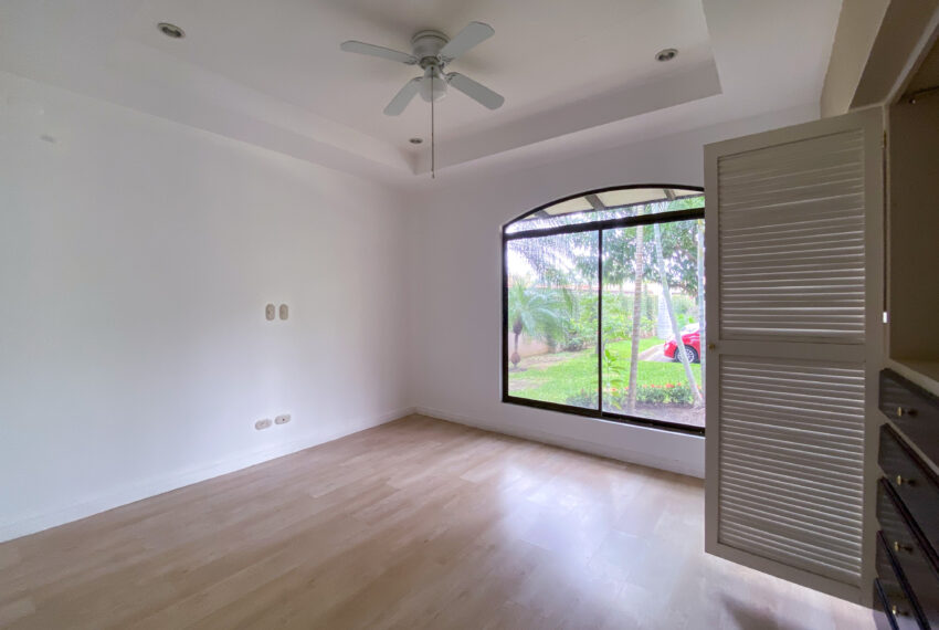 House for sale in condominium Santa Ana Lindora