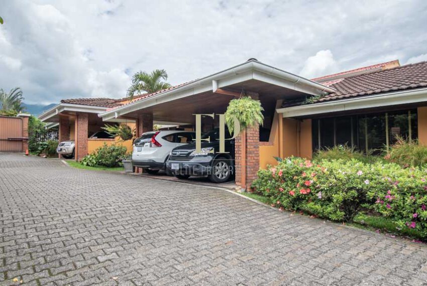 One level home in adult community Escazu San Rafael