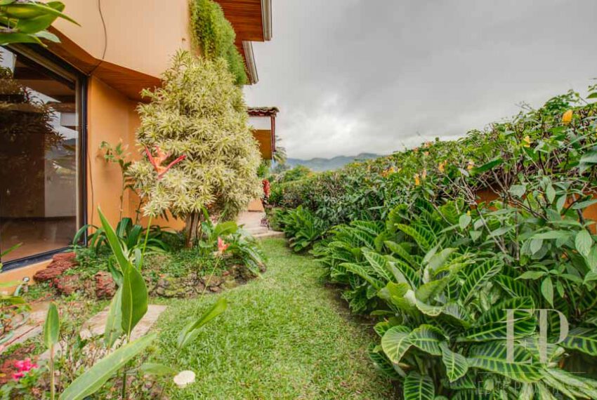 For sale house in small, private condominium Escazu San Rafael