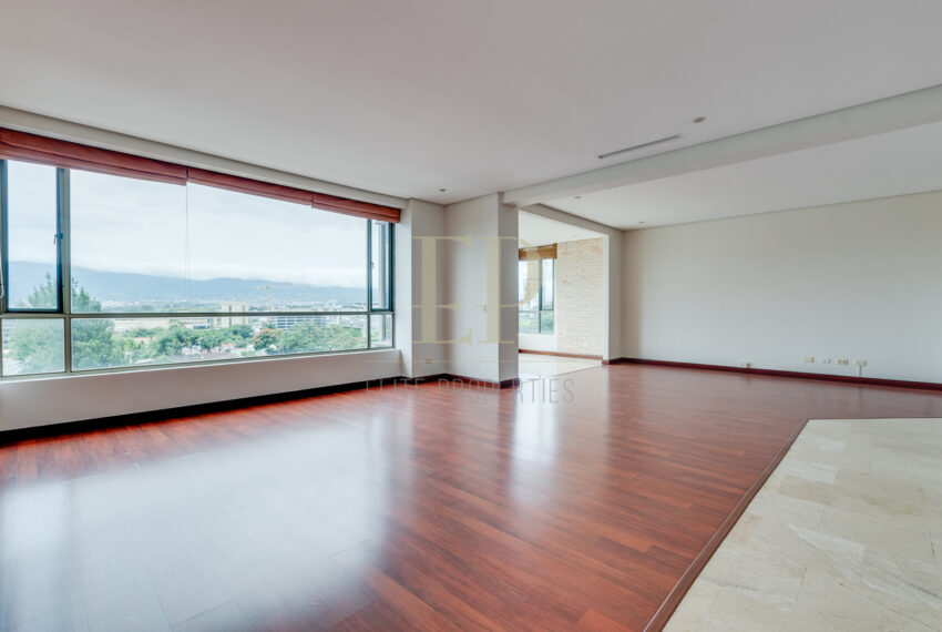 Spacious Apartment in Escazu Los Laureles