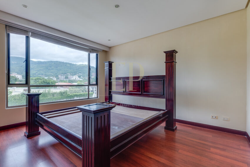 Spacious Apartment in Escazu Los Laureles