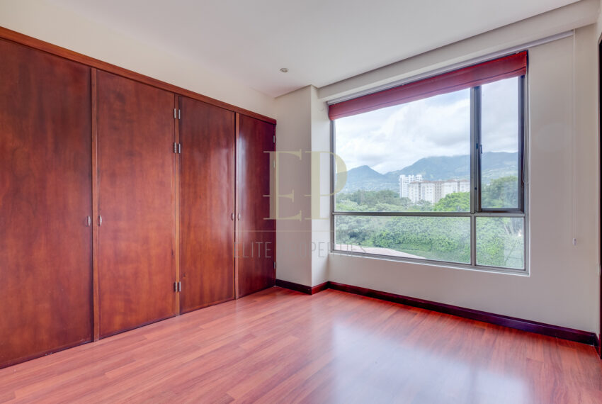 Spacious Apartment in Escazu Los Laureles