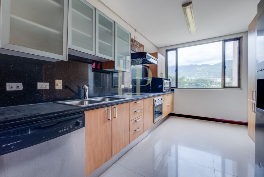 Spacious Apartment in Escazu Los Laureles