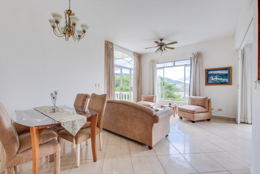 Furnished apartment with views, lots of nature, pool