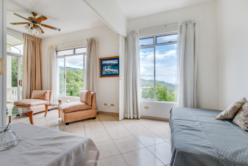 Furnished apartment with views, lots of nature, pool