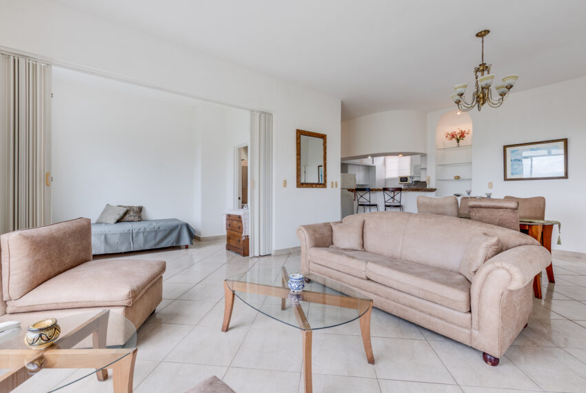 Furnished apartment with views, lots of nature, pool