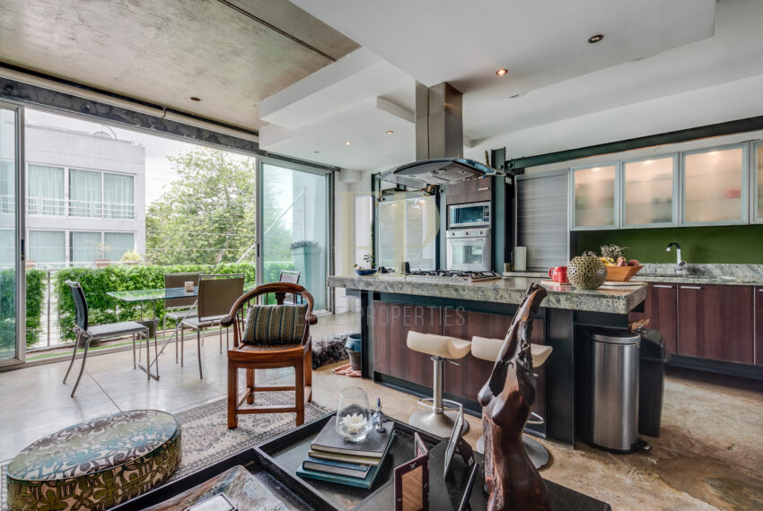 Escazu Beautiful modern, urban style condo. 3 story with rooftop terrace