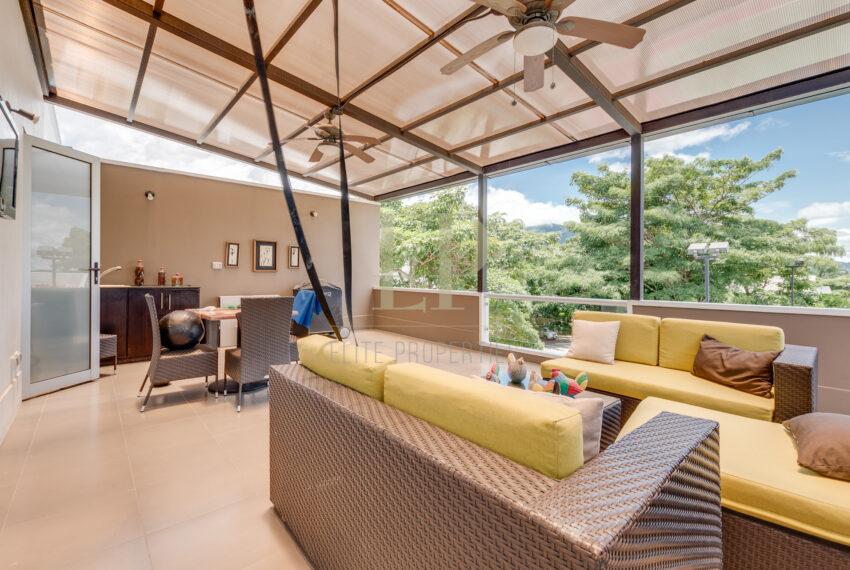Santa Ana Pozos modern house in condominium 