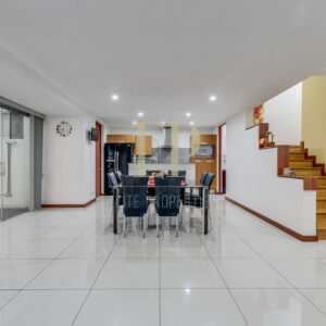 Modern house for sale in condominium Santa Ana, Pozos