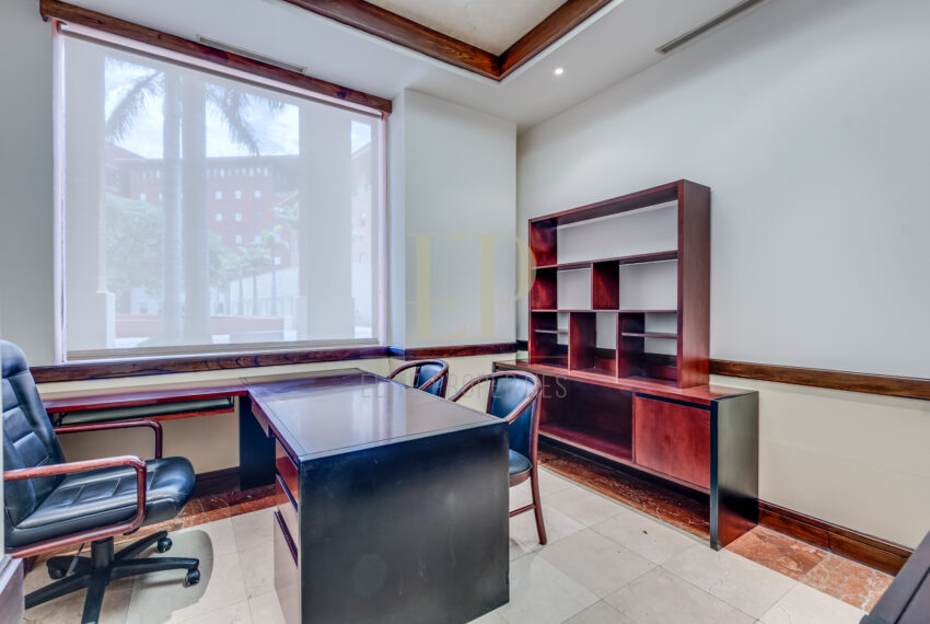 For sale or rent office space Escazu, near Multiplaza