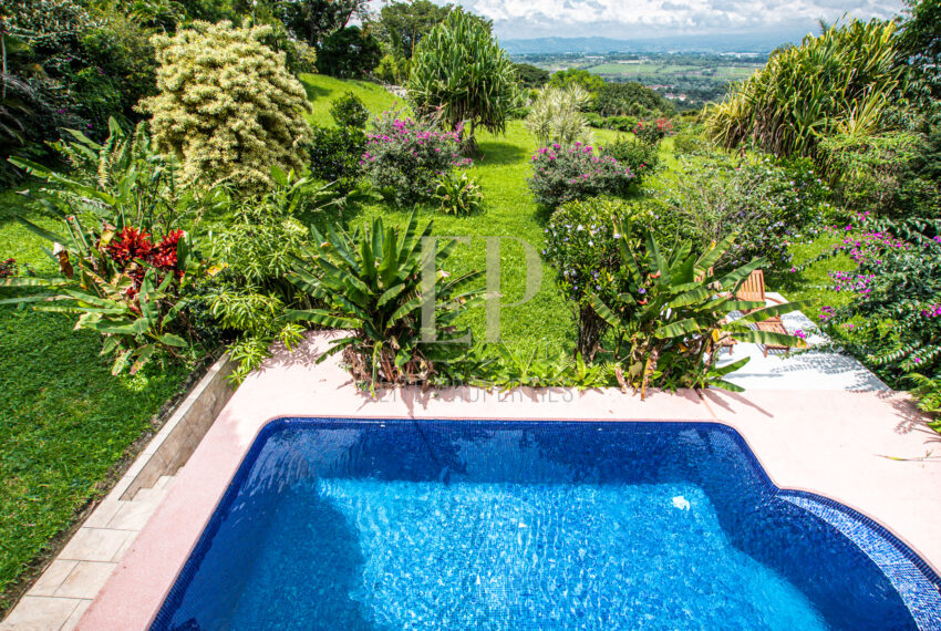 Santa Ana house with pool for rent