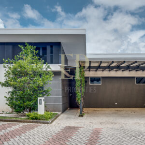 Santa Ana For rent modern, one level house in condominium