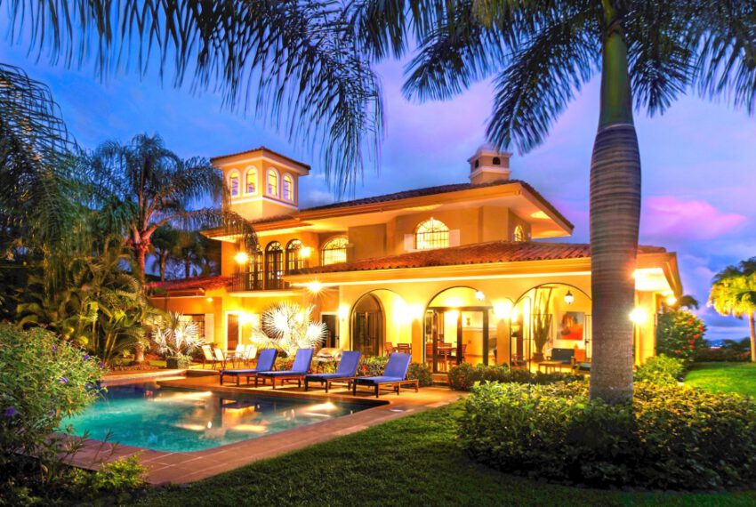 luxury residence with private pool in La Garita