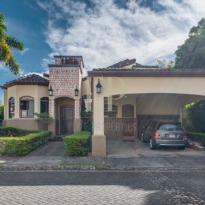 For sale one level elegant home located in Brasil de Mora