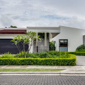 One level contemporary home in Santa Ana La HaciendaOne level contemporary home in Santa Ana rio Oro