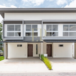 Modern townhouse in Santa Ana Lindora