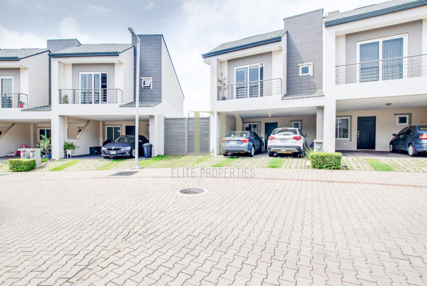 House for sale, big patio in condominium Escazu Guachipelin