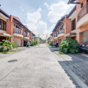 Large house in condominium Escazu Trejos Montealegre