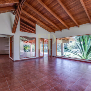 House for rent beautiful home with large garden Escazu, Jaboncillos 