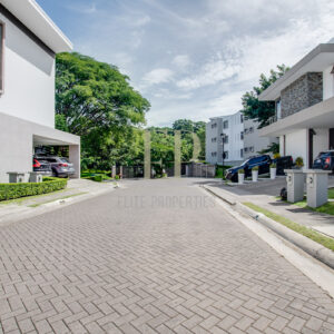 Modern townhouse with patio Santa Ana Pozos
