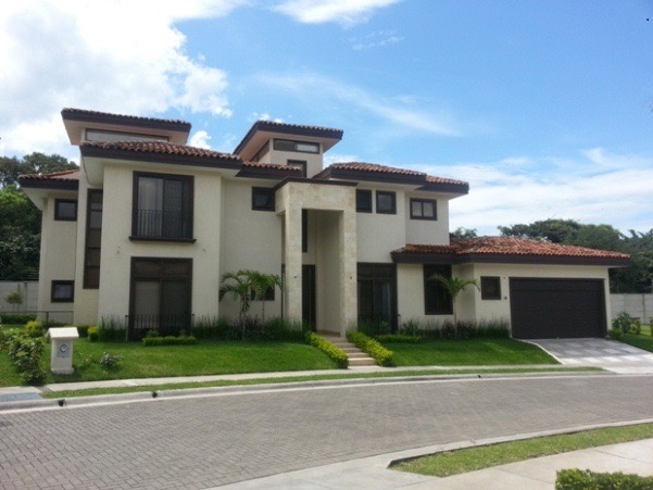 Large two story home for rent in Hacienda de sol, Santa Ana