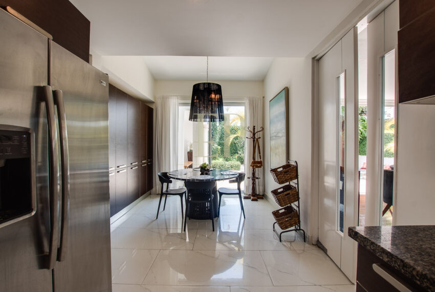 THREE-LEVEL HOUSE FOR SALE OR RENT SANTA ANA