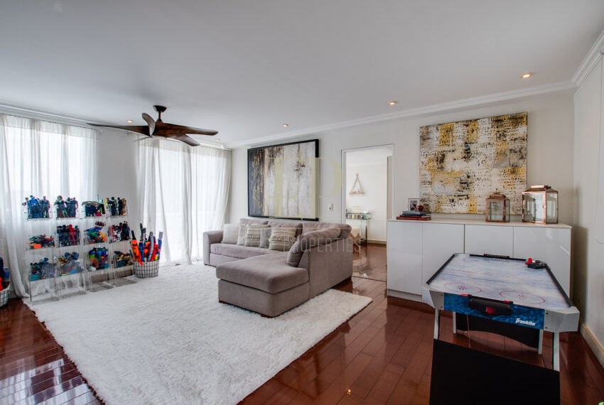 THREE-LEVEL HOUSE FOR SALE OR RENT SANTA ANA