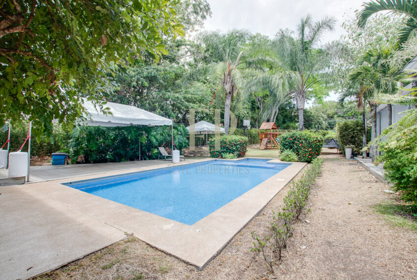THREE-LEVEL HOUSE FOR SALE OR RENT SANTA ANA