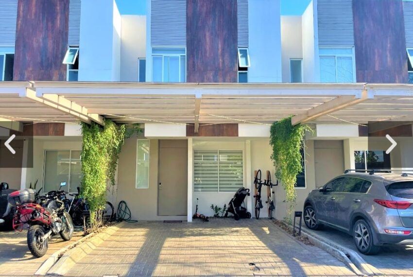 Se vende casa moderna en condominio Santa Ana Pozos