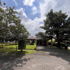 For rent One level home in Santa Ana Rio Oro
