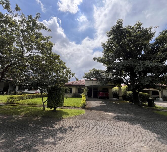 For rent One level home in Santa Ana Rio Oro