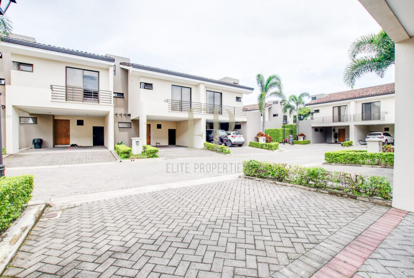 Family Home in Condominium Parques del Sol, Santa Ana
