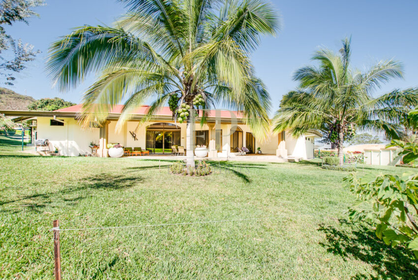 For rent one level house for sale in Santa Ana, Rio Oro