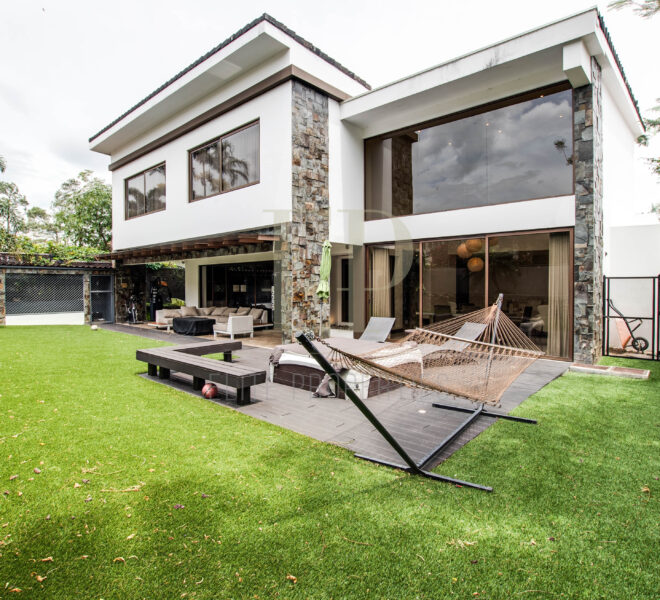 MODERN LUXURY HOME IN Condominium in SANTA ANA