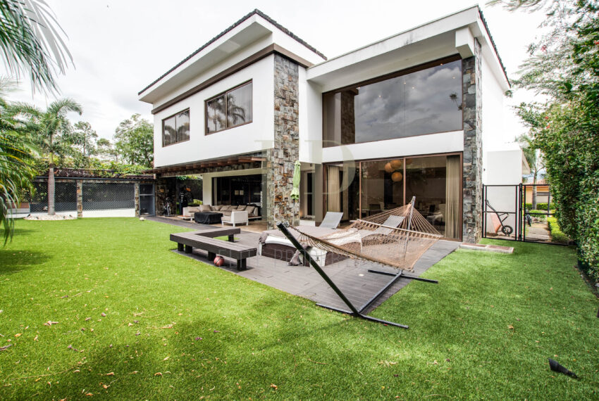 MODERN LUXURY HOME IN Condominium in SANTA ANA