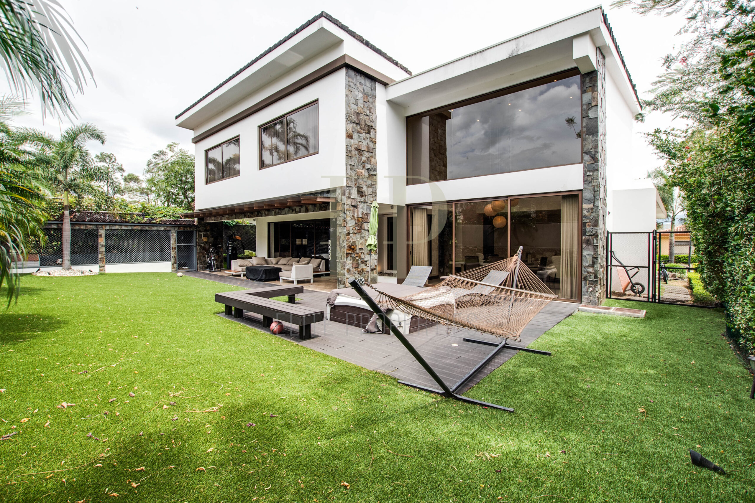 MODERN LUXURY HOME IN Condominium in SANTA ANA