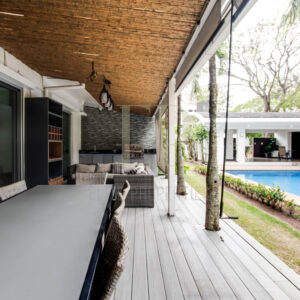 Three floor contemporary home in condominium in Santa Ana, near downtown