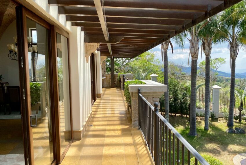 812c360b-2c79-4205-9e9e-1f49d9660975