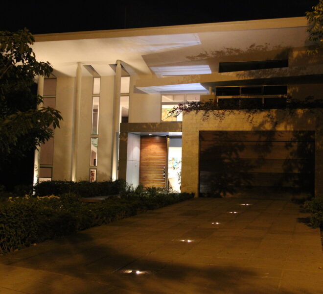 Lakefront Smart Home with Indoor Pool & Spa Valle del Sol, Santa Ana